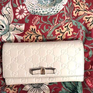 Gucci Guccissima Leather Bow SIgnature Continental Wallet